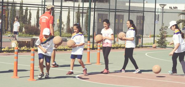SOKAK BASKETBOLU SOKAK VOLEYBOLU VE TAVLA TURNUVASI BARIŞ   VE SEVGİNİN İÇERİSİNDE
