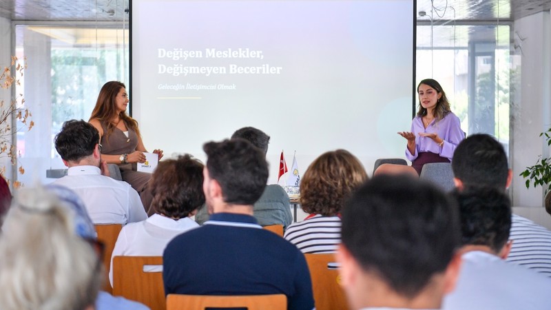 Smart Talks’ta Geleceğin İletişim Becerileri Konuşuldu