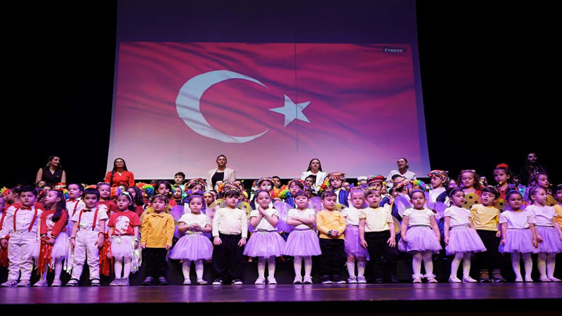 Beylikdüzü’nde 23 Nisan Coşkusu Miniklerin Gösterileriyle Başladı