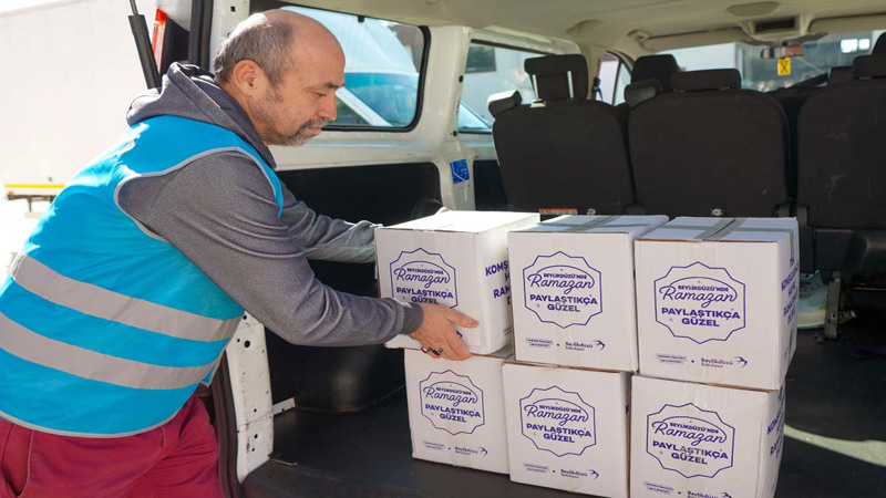 Beylikdüzü Belediyesi Ramazan’da İhtiyaç Sahibi Ailelerin Yanında