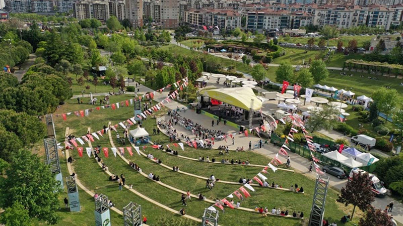Beylikdüzü’nde Kırlangıç Gençlik Festivali Coşkusu Başladı