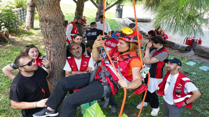Afet Gönüllüleri Eğitim Kampında Sahaya Hazırlandı