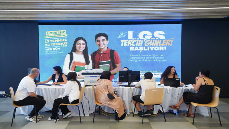 Beylikdüzü Belediyesi LGS Tercih Döneminde Öğrencilerin Yanında 